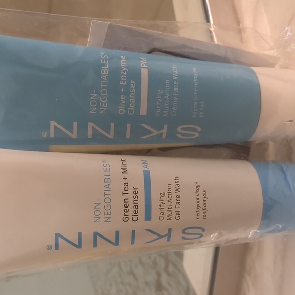 A.M. And P.M. Cleanser For Your Face - Picture 2 of 4